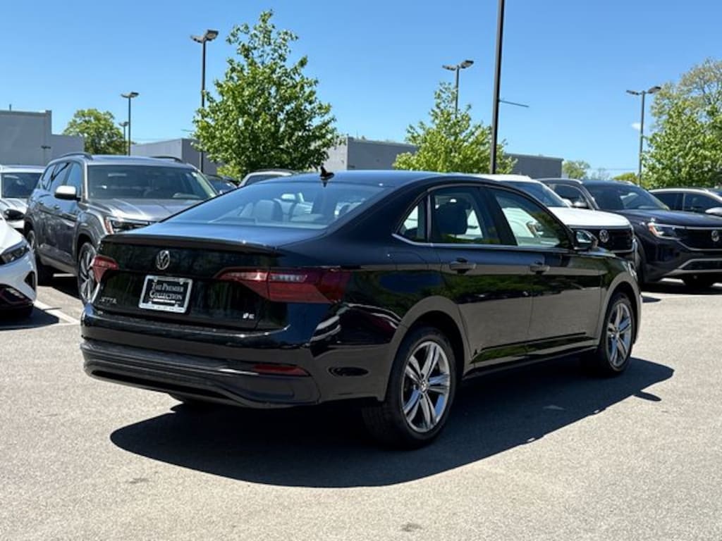Certified 2023 Volkswagen Jetta 1.5T SE Sedan
