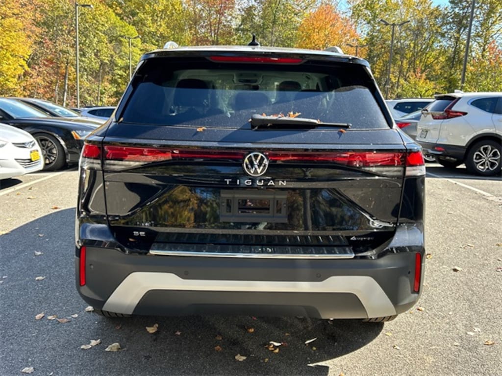 New 2025 Volkswagen Tiguan 2.0T SE SUV