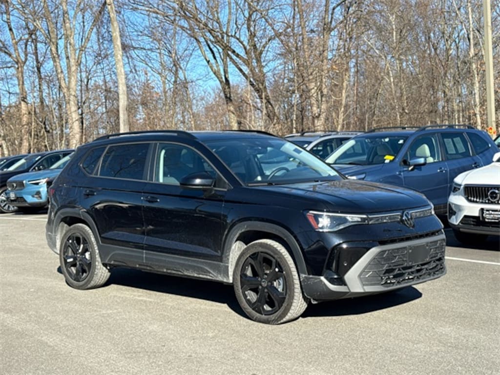 Used 2025 Volkswagen Taos 1.5T SE Black SUV