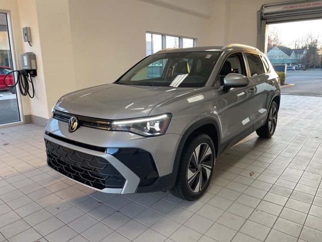 2025 Volkswagen Taos SE's photo