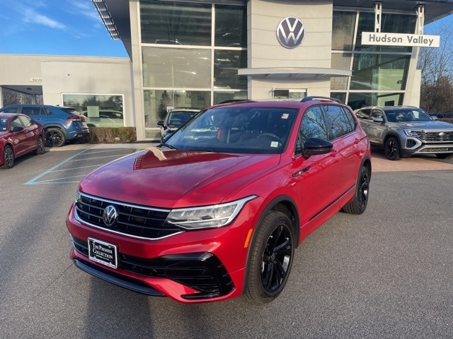 2024 Volkswagen Tiguan SE R-LINE BLACK's photo