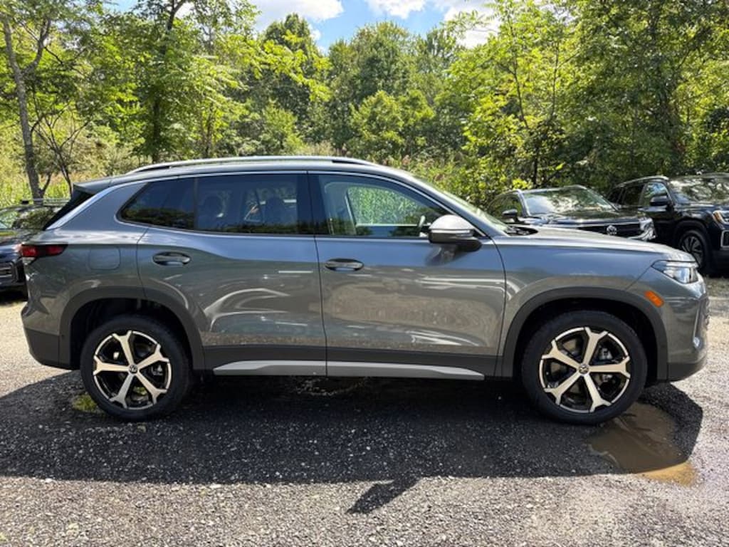 New 2026 Volkswagen Tiguan SE SUV