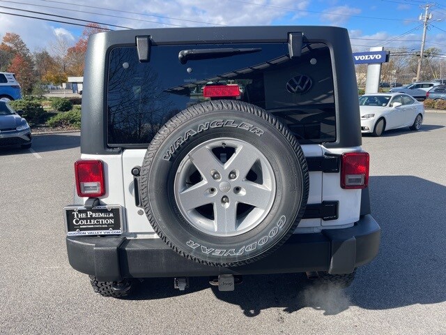 2017 Jeep Wrangler Unlimited Sport photo 3