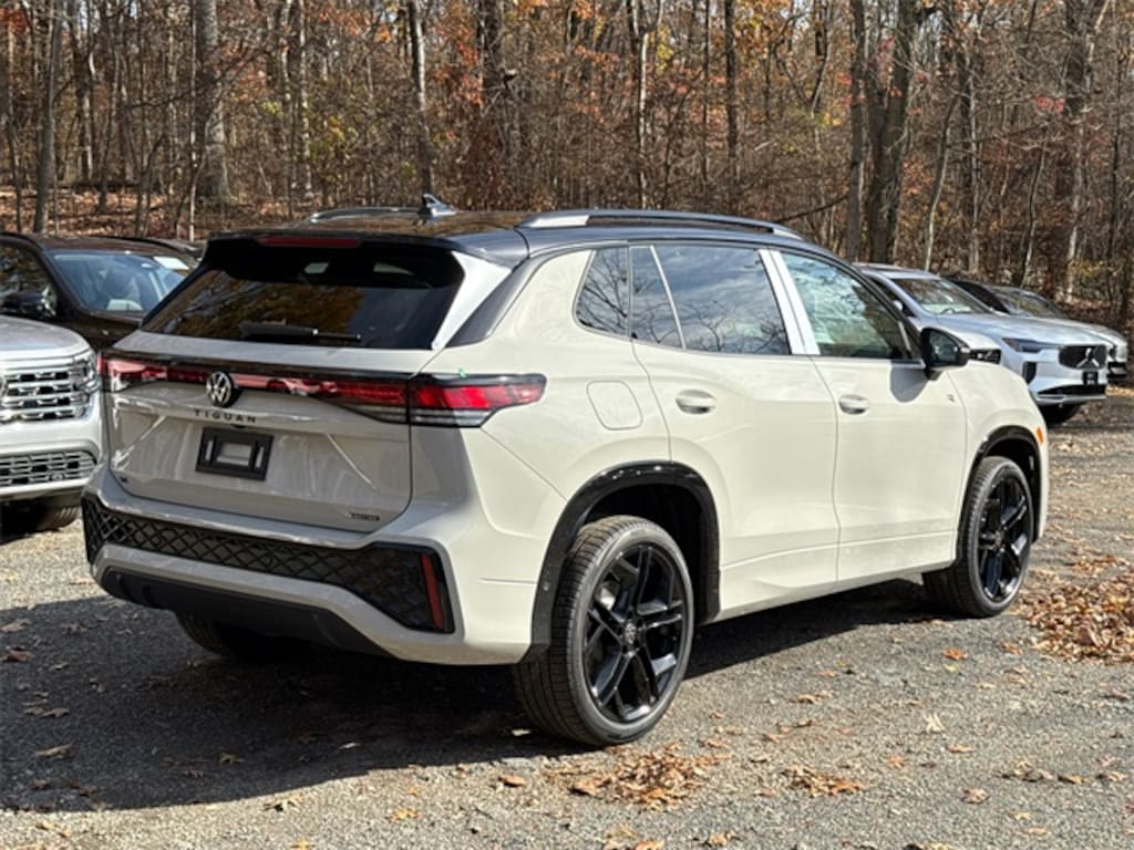New 2026 Volkswagen Tiguan 2.0T SE R-Line Black SUV