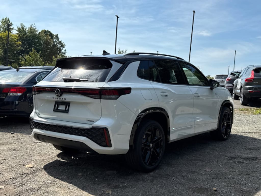 New 2026 Volkswagen Tiguan SE R-Line Black SUV