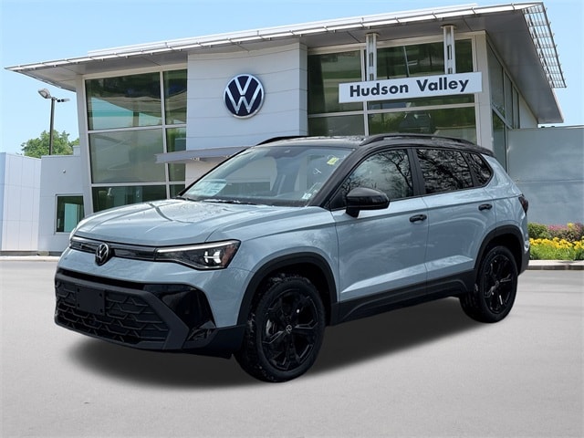 2026 Volkswagen Taos SE Black's photo