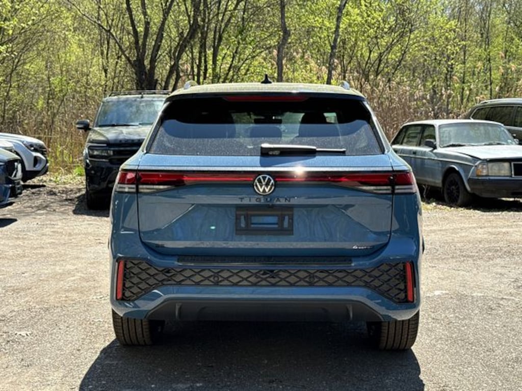 New 2026 Volkswagen Tiguan 2.0T SE R-Line Black SUV