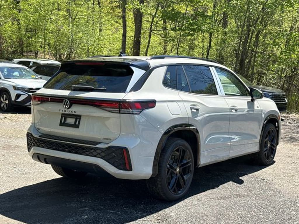 New 2026 Volkswagen Tiguan 2.0T SE R-Line Black SUV