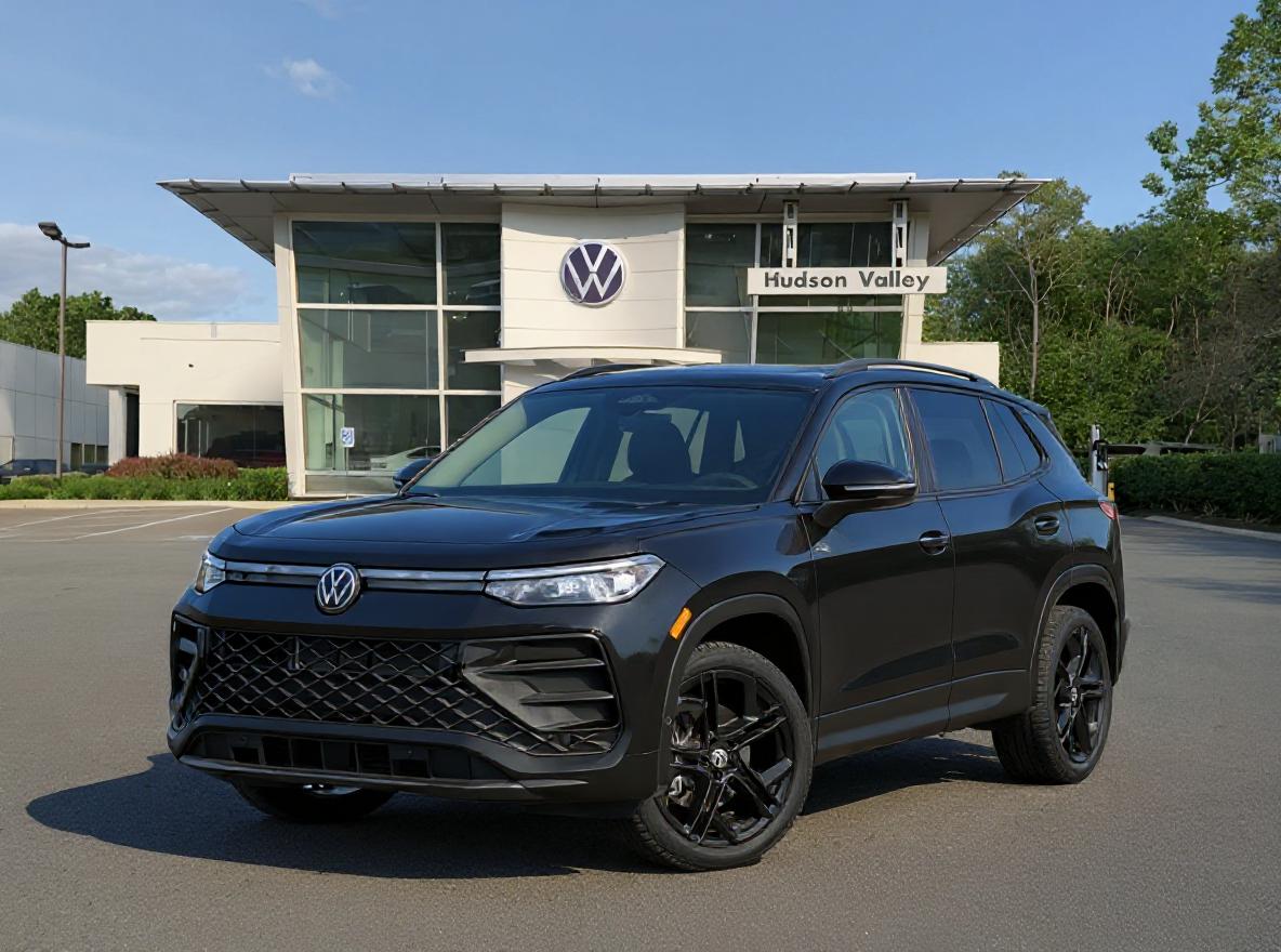 2025 Volkswagen Tiguan SE R-LINE BLACK's photo