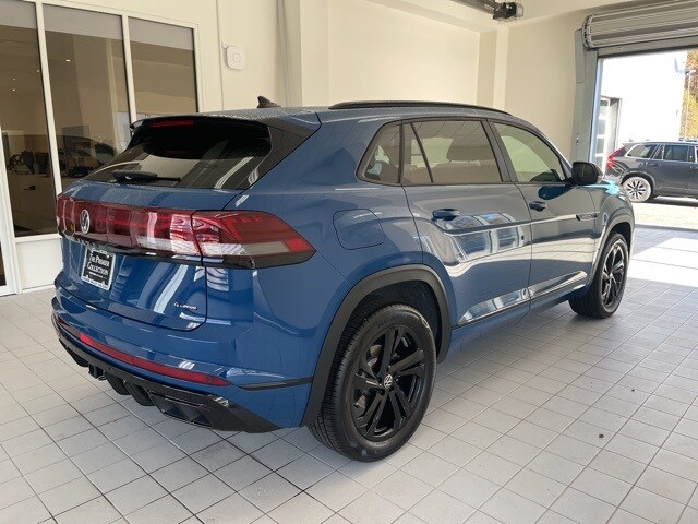 2025 Volkswagen Atlas Cross Sport SEL R-Line photo 4