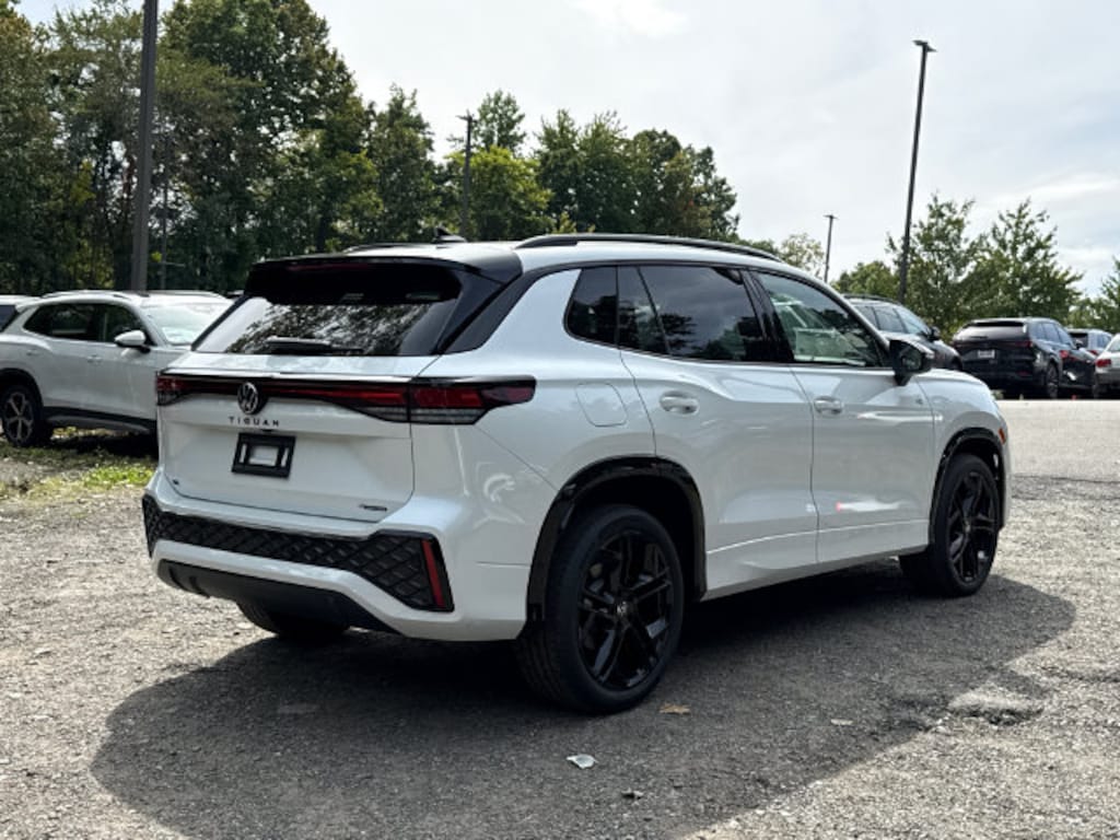 New 2026 Volkswagen Tiguan SE R-Line Black SUV