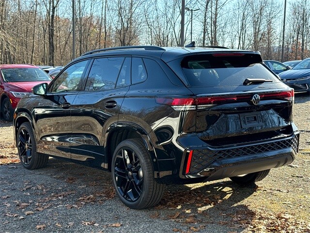 2026 Volkswagen Tiguan SE R-Line Black photo 3