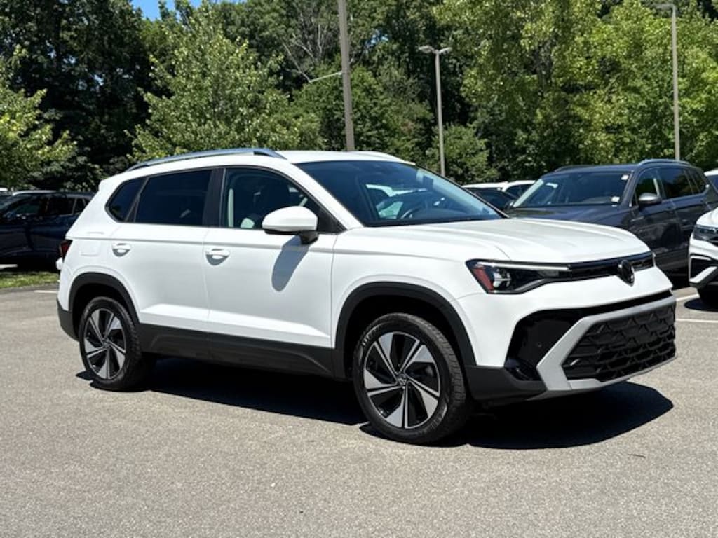 Certified 2025 Volkswagen Taos 1.5T SE SUV