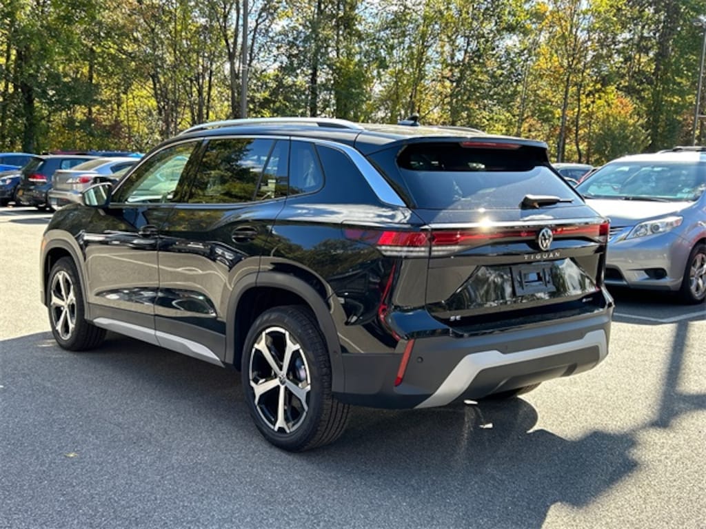 New 2025 Volkswagen Tiguan 2.0T SE SUV