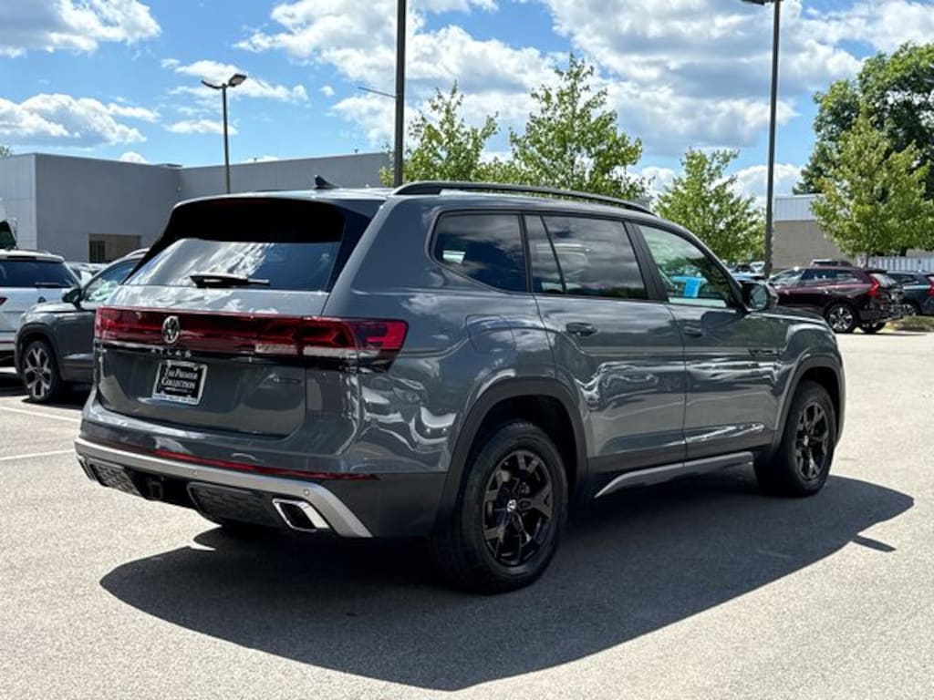 Used 2024 Volkswagen Atlas 2.0T Peak Edition SE w/Technology SUV