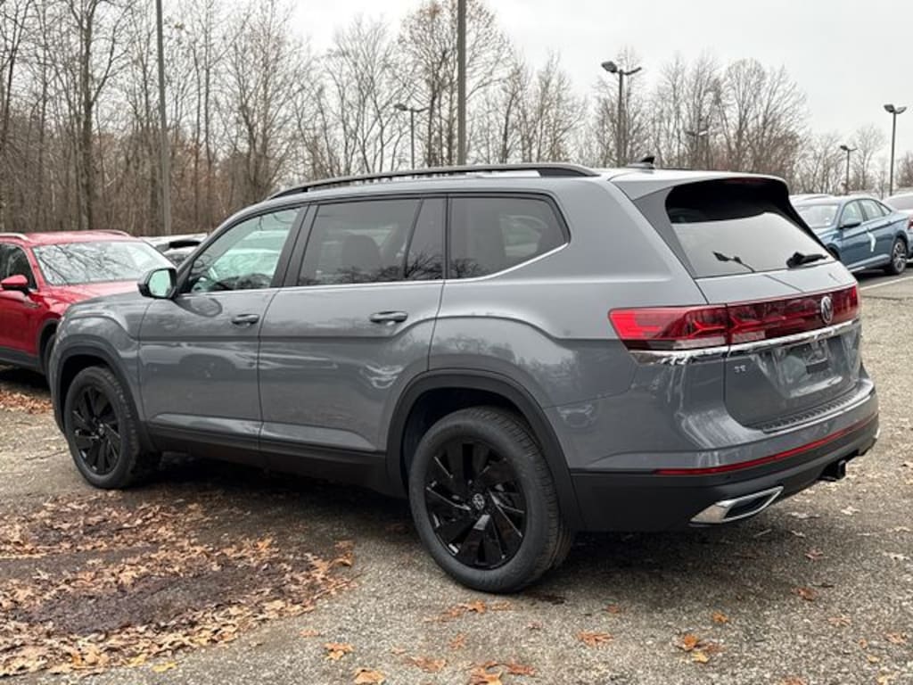 New 2026 Volkswagen Atlas SE w/Technology SUV
