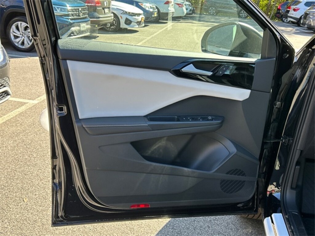 New 2025 Volkswagen Taos 1.5T S SUV