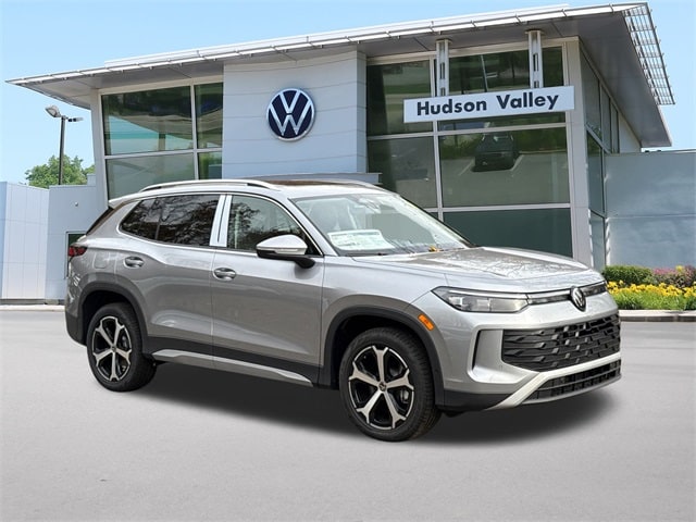 2025 Volkswagen Tiguan SE's photo