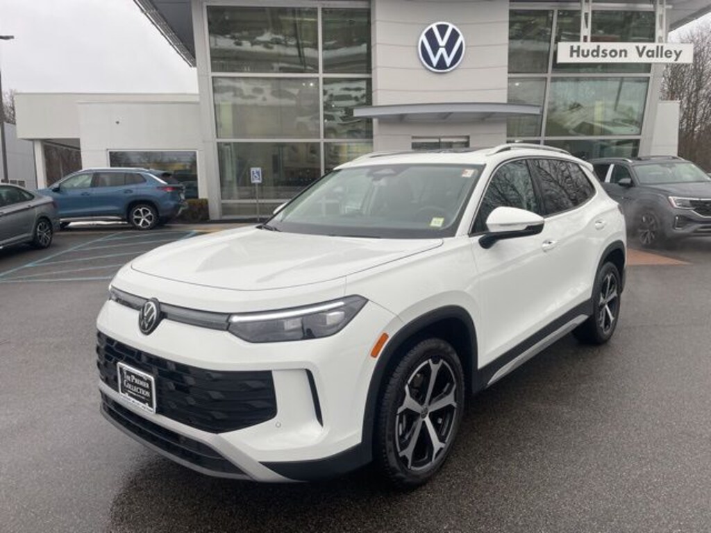 Certified 2025 Volkswagen Tiguan 2.0T SE SUV