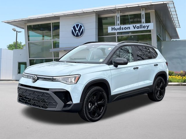 2025 Volkswagen Taos 1.5T SE Black 4Motion's photo