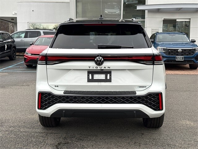 2026 Volkswagen Tiguan SE R-Line Black photo 2