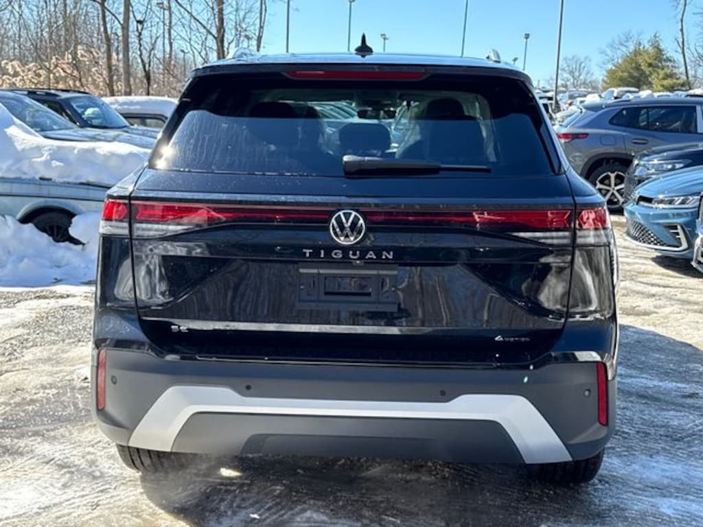 New 2026 Volkswagen Tiguan 2.0T SE SUV