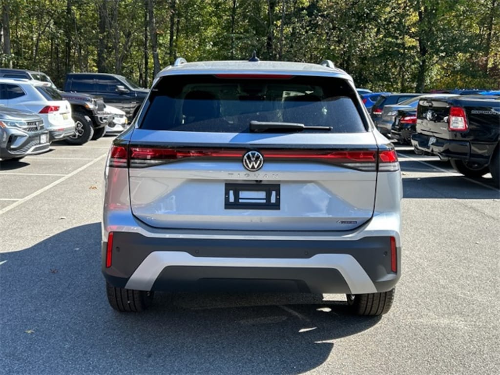 New 2025 Volkswagen Tiguan 2.0T SE SUV