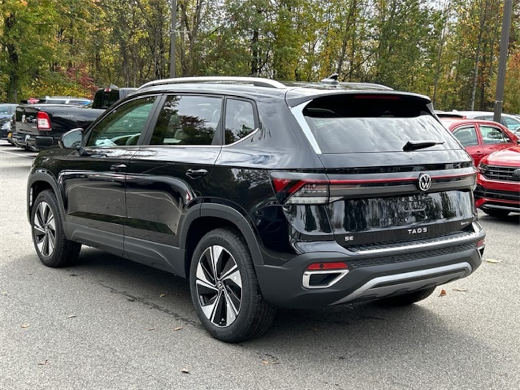New 2025 Volkswagen Taos 1.5T SE SUV