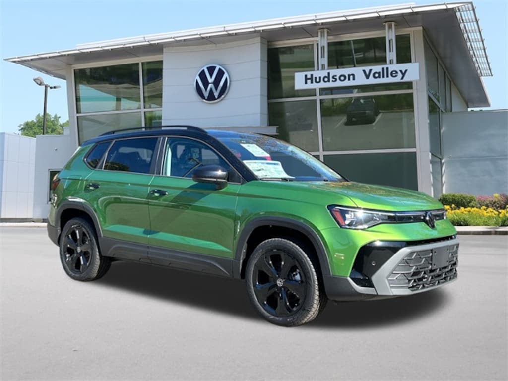 New 2025 Volkswagen Taos 1.5T SE Black SUV