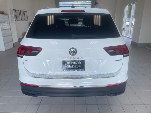 2022 Volkswagen Tiguan SE photo 2
