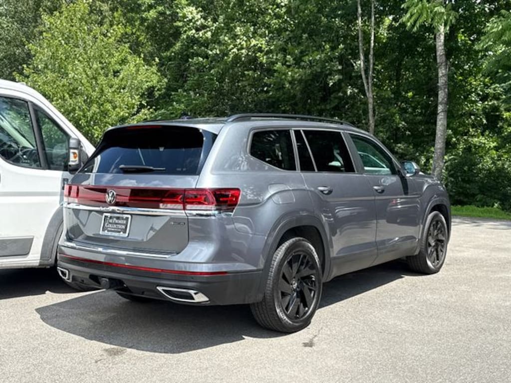 Used 2024 Volkswagen Atlas 2.0T SE w/Technology SUV
