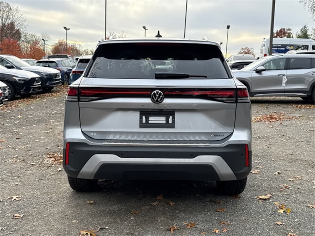 New 2025 Volkswagen Tiguan 2.0T SE SUV
