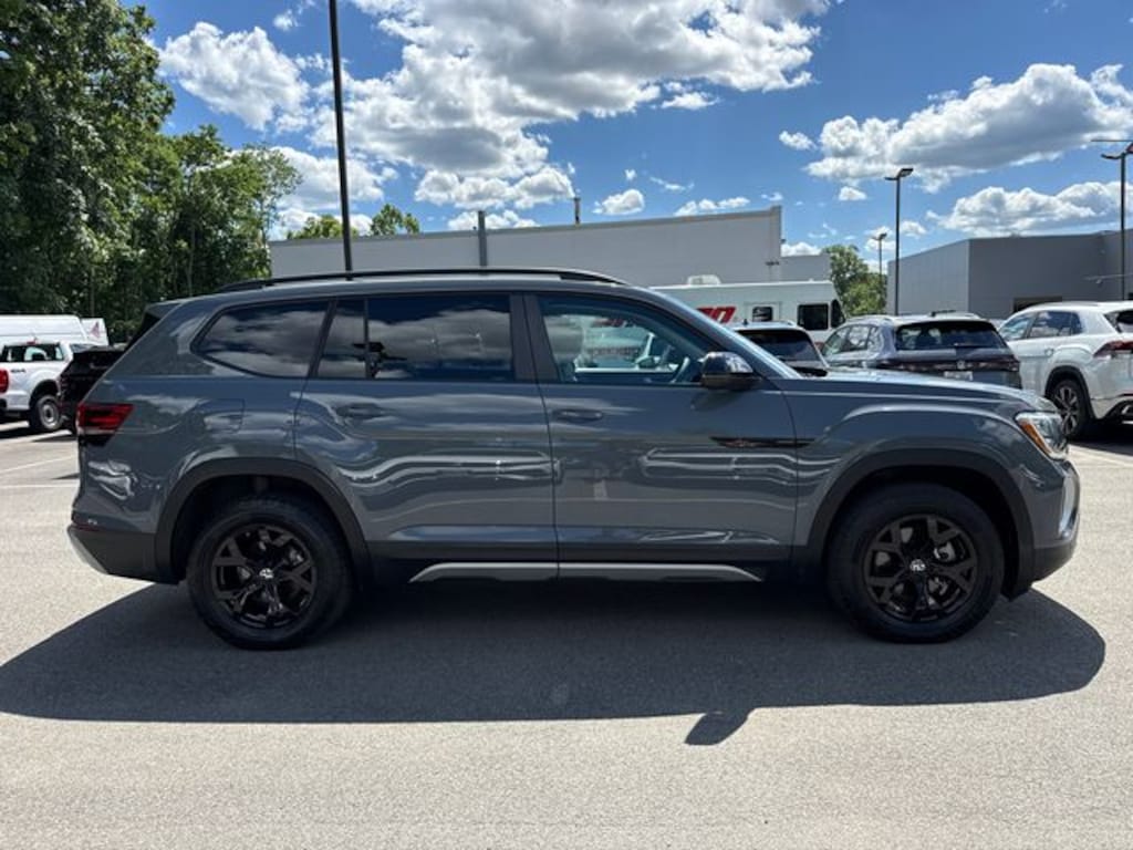 Used 2024 Volkswagen Atlas 2.0T Peak Edition SE w/Technology SUV