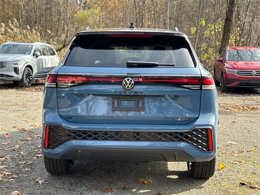 New 2026 Volkswagen Tiguan 2.0T SE R-Line Black SUV