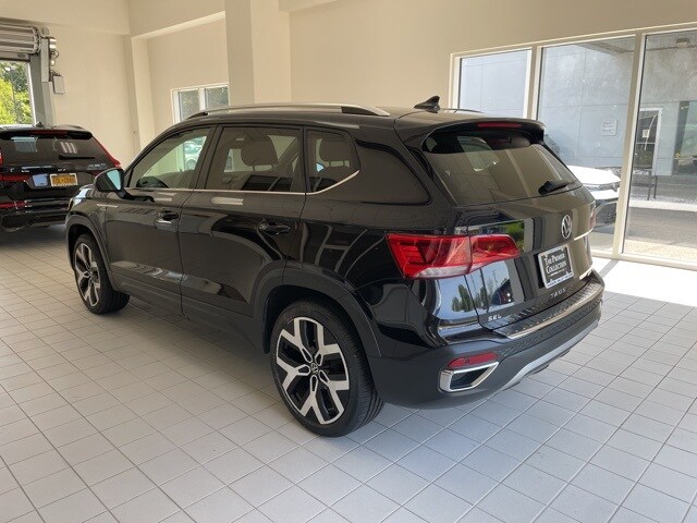 2022 Volkswagen Taos SEL photo 2