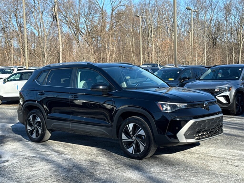 Certified 2025 Volkswagen Taos 1.5T SE SUV