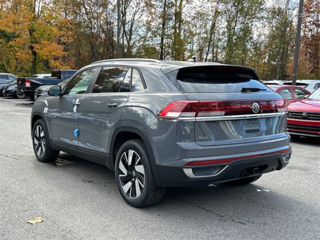 New 2025 Volkswagen Atlas Cross Sport 2.0T SE w/Technology SUV