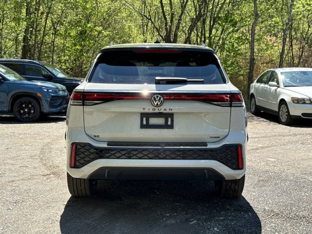 New 2026 Volkswagen Tiguan 2.0T SE R-Line Black SUV