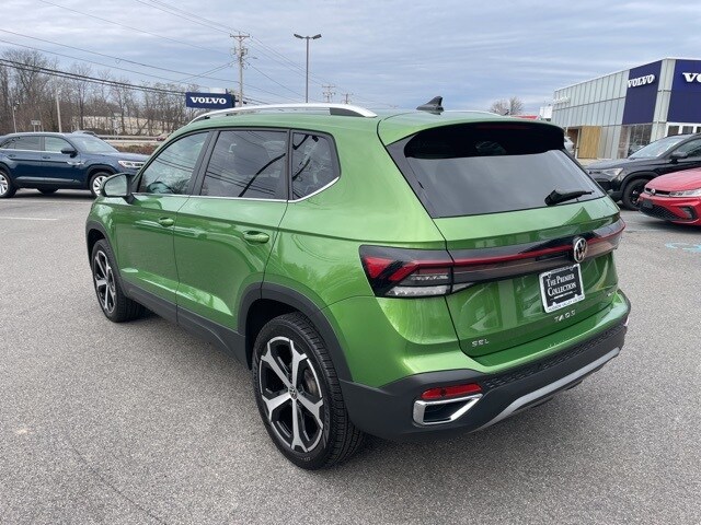 2025 Volkswagen Taos SEL photo 2