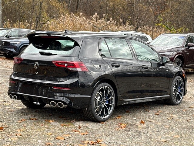 2026 Volkswagen Golf R 2.0 TSI photo 2