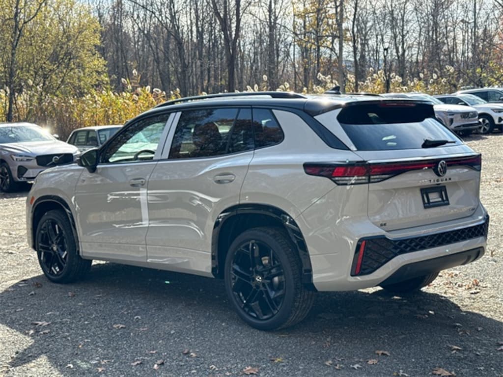 New 2026 Volkswagen Tiguan 2.0T SE R-Line Black SUV