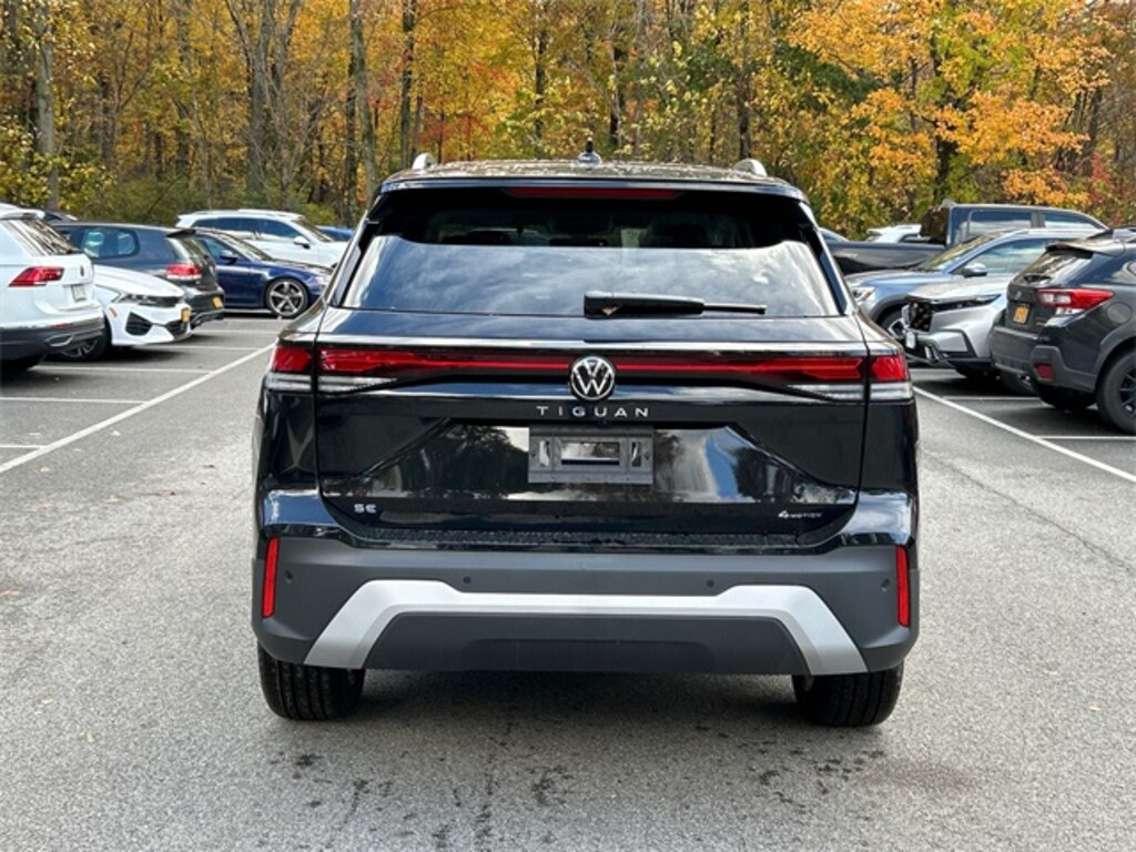 New 2025 Volkswagen Tiguan 2.0T SE SUV