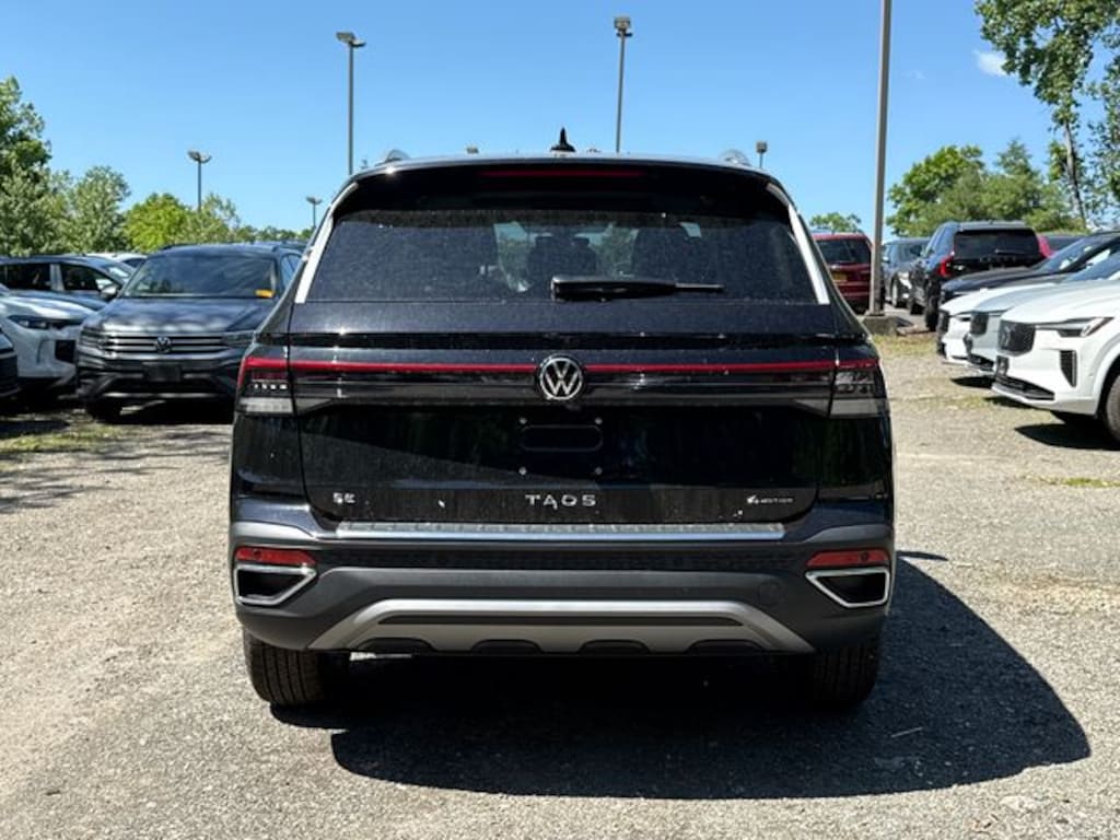 New 2026 Volkswagen Taos 1.5T SE SUV