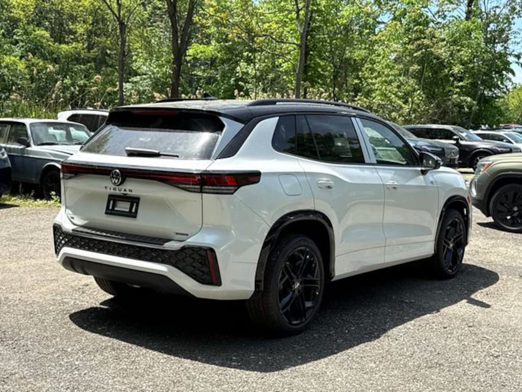 New 2026 Volkswagen Tiguan 2.0T SE R-Line Black SUV