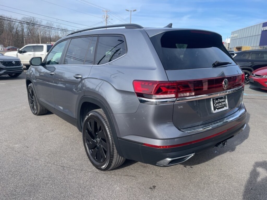 Used 2025 Volkswagen Atlas 2.0T SE w/Technology SUV
