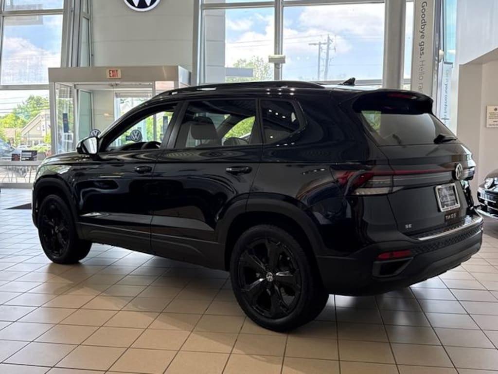 Used 2025 Volkswagen Taos 1.5T SE Black SUV