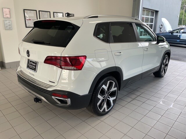 2022 Volkswagen Taos SEL photo 3