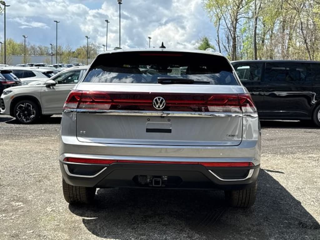 New 2026 Volkswagen Atlas Cross Sport 2.0T SE w/Technology SUV