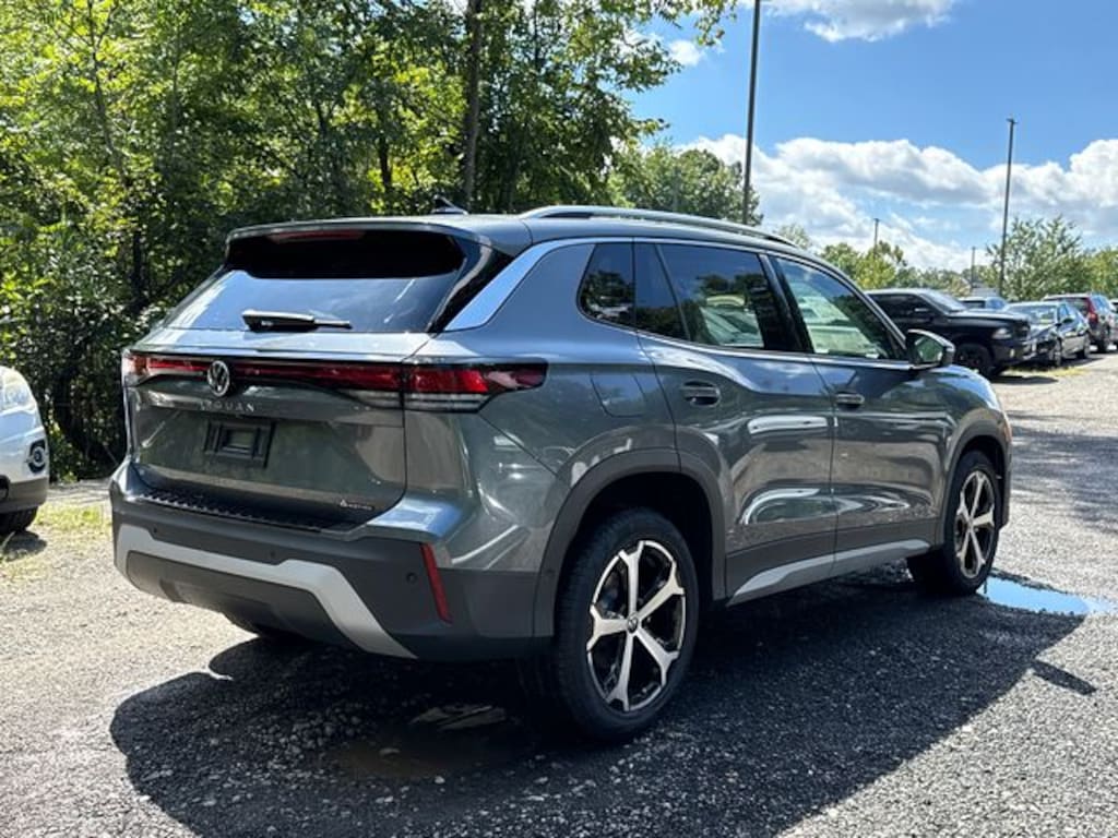 New 2026 Volkswagen Tiguan SE SUV