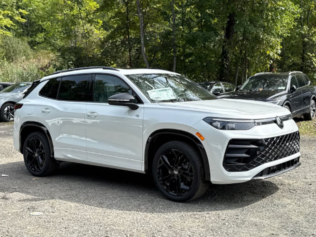 New 2026 Volkswagen Tiguan SE R-Line Black SUV